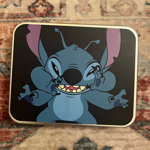 Disney lilo and stitch wallet in metal tin brand new - Picture 2 of 3